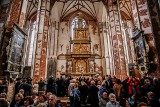 Kamienny ołtarz w kościele św. Jana w Gdańsku odzyskał dawny blask. Uroczyste odsłonięcie po renowacji nastąpiło 5.05.2019 r. [zdjęcia]