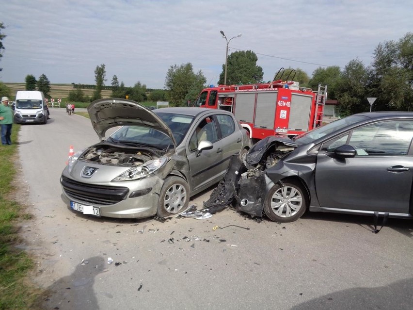 Zderzenie aut w Pawłowicach. Kierowca wymusił pierwszeństwo