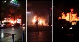 Pożar na wyjeździe z galerii handlowej w centrum Wrocławia. Płomienie na ulicy, dym na parkingu [FILMY, ZDJĘCIA]