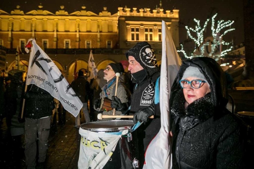 „Narodu wybraniec zakłada nam kaganiec”. Protestują przeciwko zmianie przepisów o zgromadzeniach