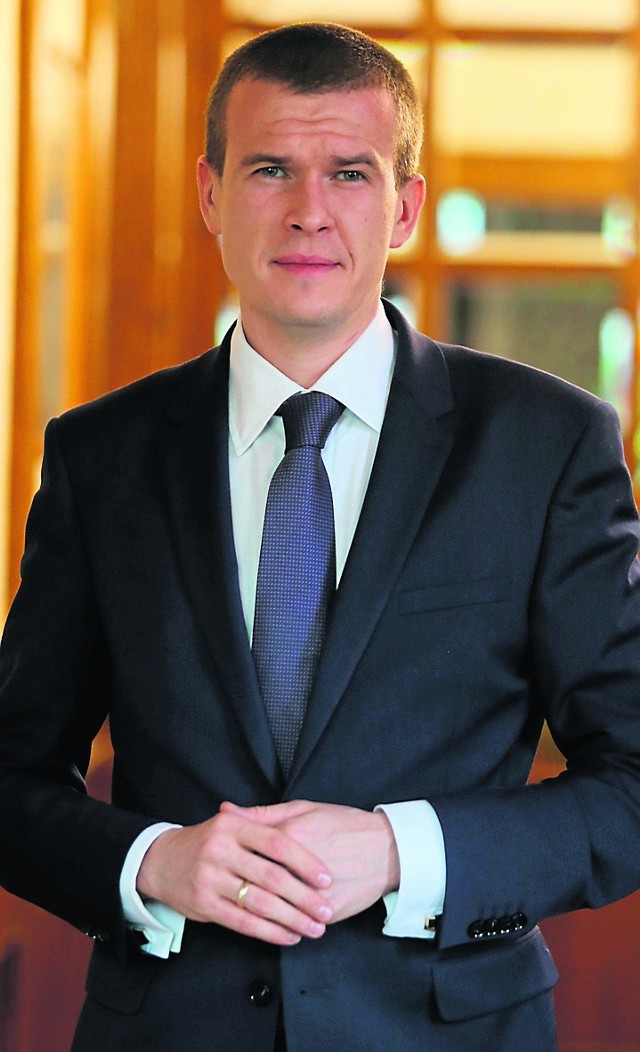 Witold Bańka ma 31 lat i jest namłodszym ministrem w rządzie PiS