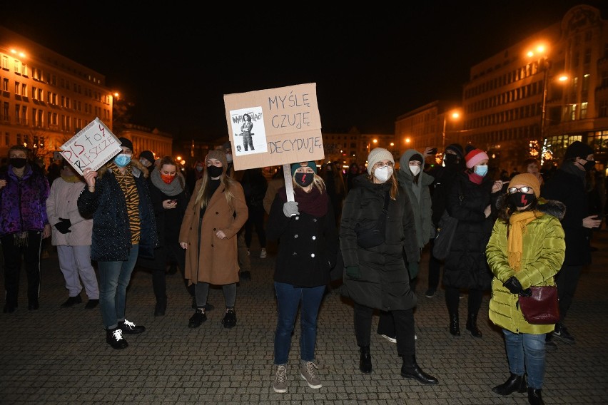 Środowa zapowiedź publikacji wyroku TK sprawiła, że na ulice...