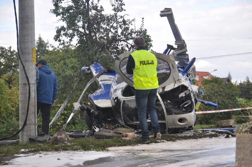 Katastrofa śmigłowca pod Świdnicą. Pilot i pasażer w szpitalu