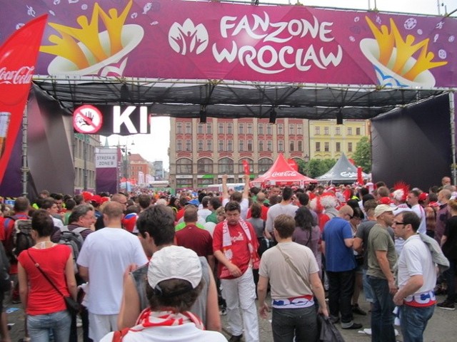 Strefa Kibica we Wrocławiu w dzień otwarcia Euro była wypełniona po brzegi