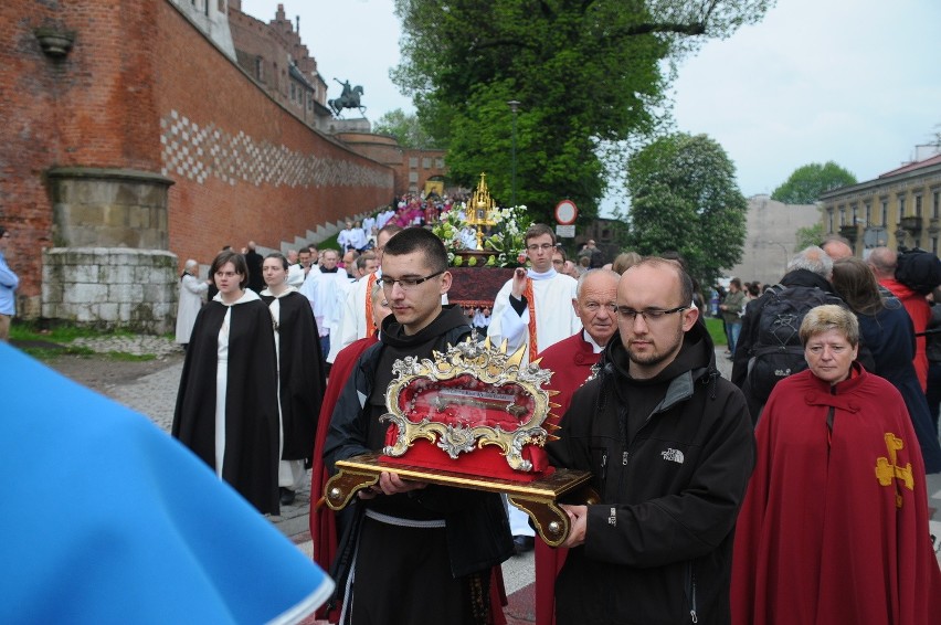 Kraków: Procesja ku czci św. Stanisława z Wawelu na Skałkę [ZDJĘCIA]