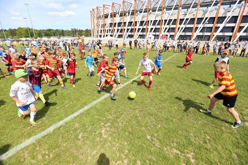 Dzień Dziecka 2019 na Stadionie Miejskim w Białymstoku [PROGRAM]. Będzie pokaz sztuki magicznej, turniej piłkarski, bitwy łucznicze