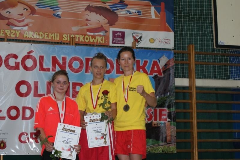 Boks. Dolnoślązaczki przywiozły sześć medali z mistrzostw Polski kadetek (ZDJĘCIA)