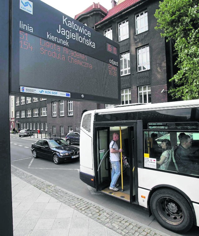 Tablice z odjazdami autobusów to na razie najbardziej nowoczesne rozwiązanie w komunikacji publicznej w Katowicach