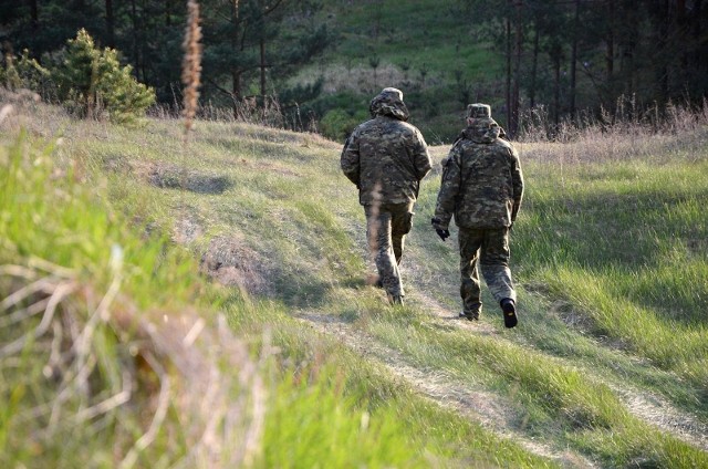 62 osoby próbowały w środę dostać się nielegalnie z Białorusi do Polski.