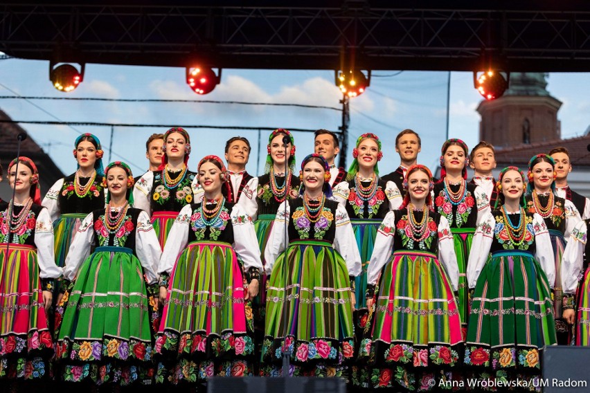 Piękny i kolorowy koncert zespołu Mazowsze na Rynku w Radomiu. Zobacz nowe zdjęcia
