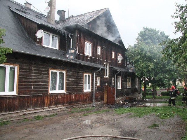 W tym budynku przy ulicy Prostej w Kielcach podczas wybuchu pożaru we wtorek wieczorem przebywało 29 osób, a zameldowanych jest aż 46. Miasto musi znaleźć dla nich nowe mieszkania.