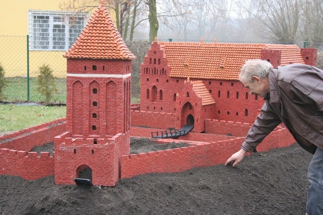 Ostatni "cukiereczek", jaki pojawił się w "Parku Miniatur" kilka tygodni temu to zamek w Rogóźnie