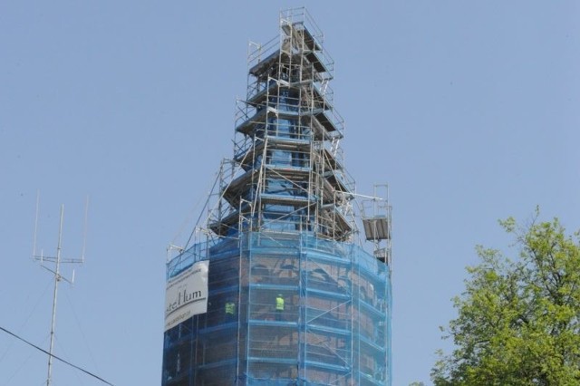 Remont wieży piastowskiej.