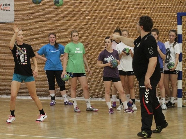 Pierwszy raz zajęcia z drużyną Korony Handball prowadził trener Tomasz Popowicz.