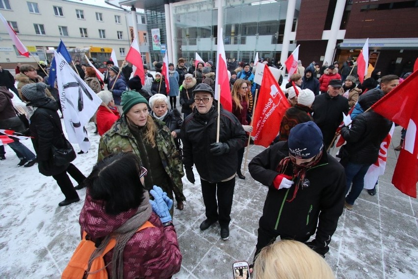 Protest w Kielcach przeciwko rządowi: -  To już przechodzi wszelkie granice