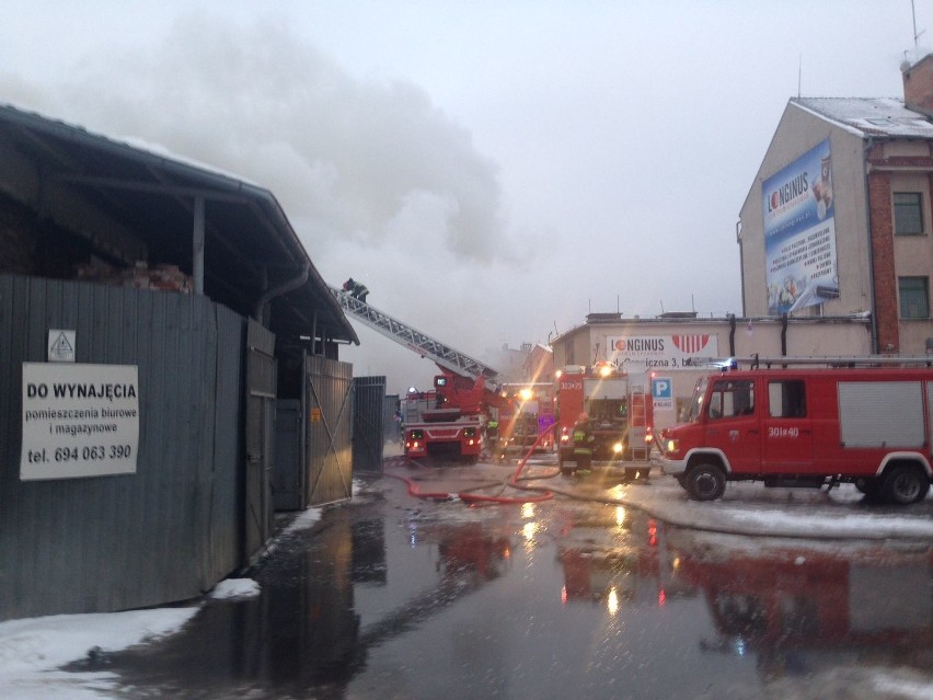 Wielki pożar hali produkcyjnej w Bydgoszczy [wideo internauty, zdjęcia]