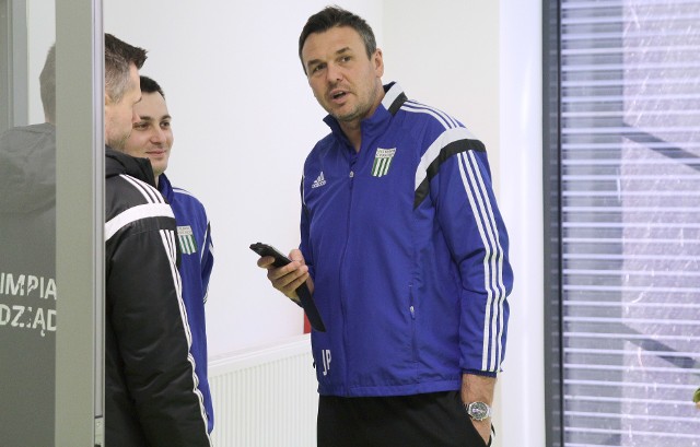 Trener Olimpii Grudziądz Jacek Paszulewicz (z prawej) nie wyklucza jeszcze jakiegoś wzmocnienia w drużynie