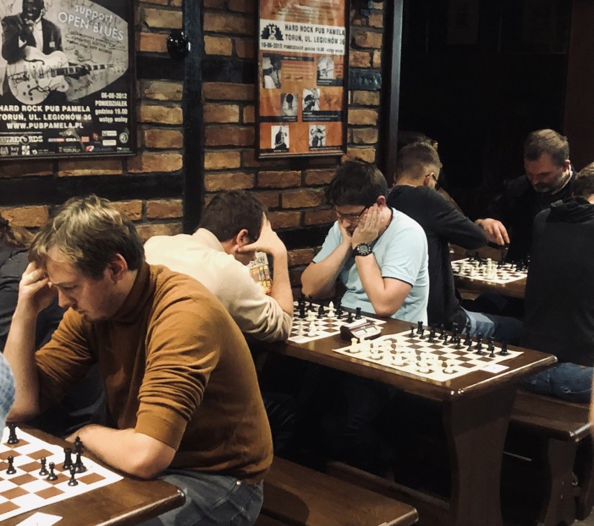 Pierwszy jesienny w tym sezonie turniej szachowy odbył się w...