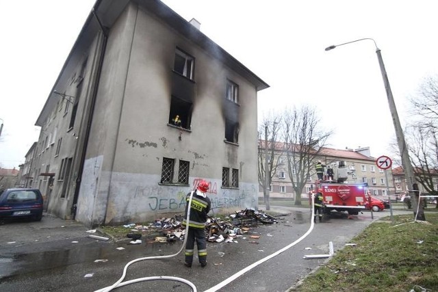 Trwa ustalanie przyczyn wybuchu gazu w budynku przy skwerze Heleny Modrzejewskiej w Bytomiu-Stroszku