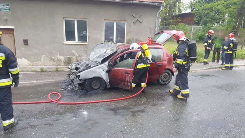 Pożar samochodu pod Wrocławiem. Interweniowali strażacy ze Smolca