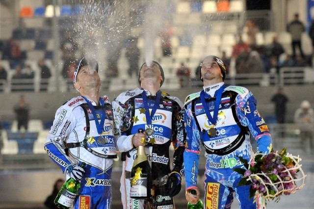 Na podium IME tradycyjnie lały się szampany.