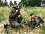 W Nowym Kramsku szukamy z wykrywaczami śladów bitwy między powstańcami a Niemcami [ZDJĘCIA, FILM]