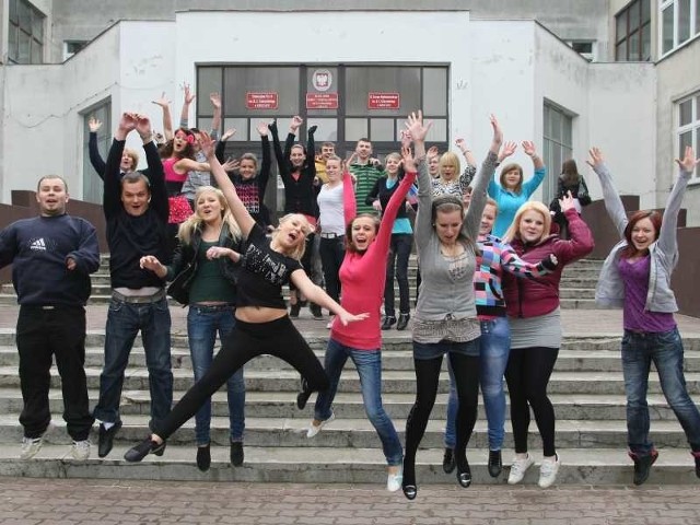 Radość z wygranej jest ogromna. Tak się cieszy klasa III F z XI Liceum Ogólnokształcącego w Kielcach, najsympatyczniejsi maturzyści rocznika 2011.