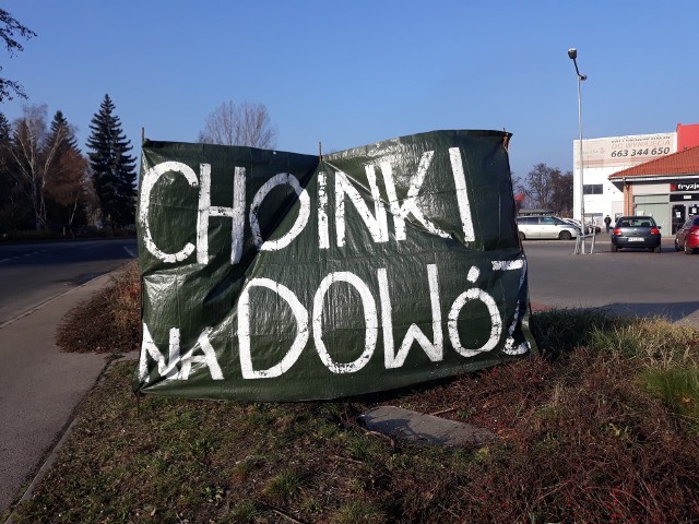 Taki baner stoi w Milowicach w Sosnowcu