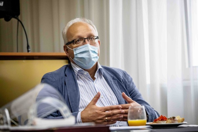 Prof. Robert Flisiak, kierownik Kliniki Chorób Zakaźnych i Hepatologii Uniwersyteckiego Szpitala Klinicznego w Białymstoku, a także prezes Polskiego Towarzystwa Epidemiologów i Lekarzy Chorób Zakaźnych.