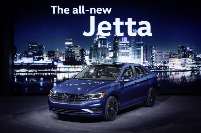 Volkswagen Jetta Nowa Jetta pojawi się na rynku w pierwszym kwartale roku - najpierw w Meksyku, a w drugim kwartale w Stanach Zjednoczonych. Nic nie wskazuje na to, że trafi do Europy.Fot. Volkswagen
