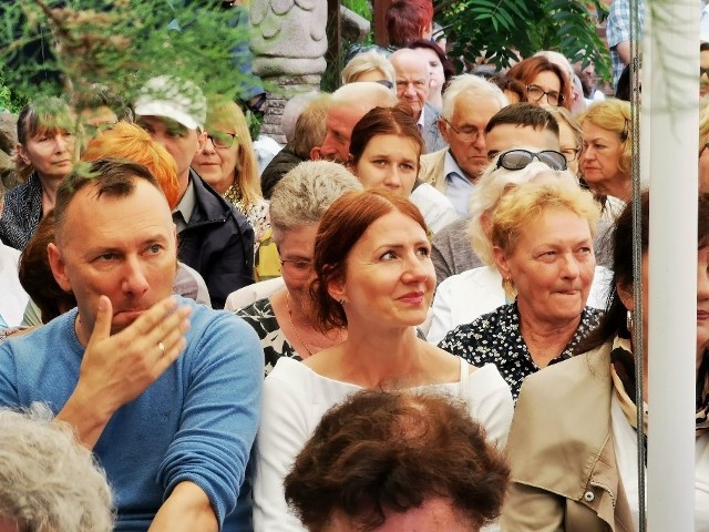 Podczas tegorocznego koncertu w ramach Dni Piosenki Francuskiej widzowie mogli usłyszeć interpretacje utworów takich artystów jak: Edith Piaf, Charles Trenet, Yves Montand oraz Georges Brassens. Dzięki współpracy z miastem partnerskim Angers, uczestnicy wziąć również udział w prelekcji na temat produkcji francuskiego wina.