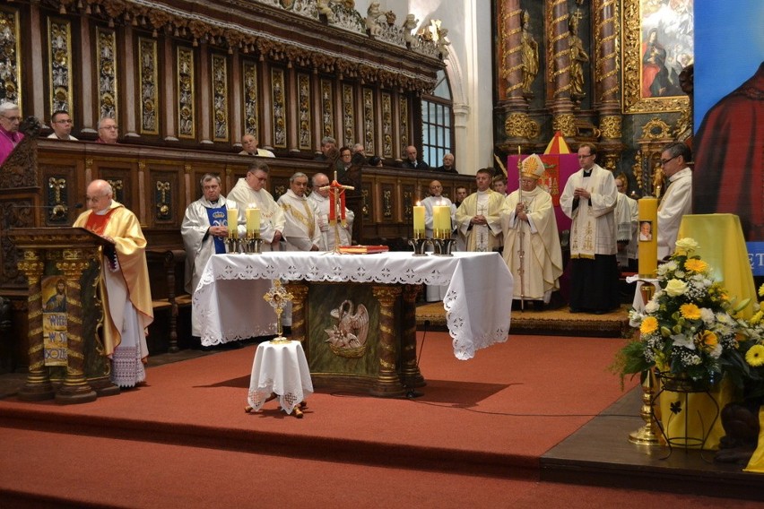 Relikwie świętego Jana Pawła II już w bazylice WNMP w Koronowie