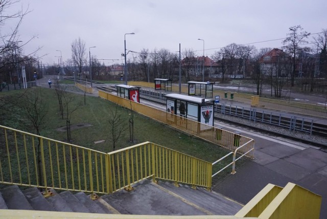 W ramach gruntownej przebudowy powstaną dwa perony o długości 45 metrów. Przystanek w stronę os. Sobieskiego wyposażony będzie w dwie wiaty przystankowe, a w kierunku Dworca Zachodniego - w jedną. Zostanie również zamontowana winda.