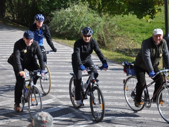 Na czele ubiegłorocznego Rajdu Papieskiego jechali biskup sandomierski Krzysztof Nitkiewicz, burmistrz Jerzy Borowski i komendant powiatowy policji Zbigniew Kotarski.