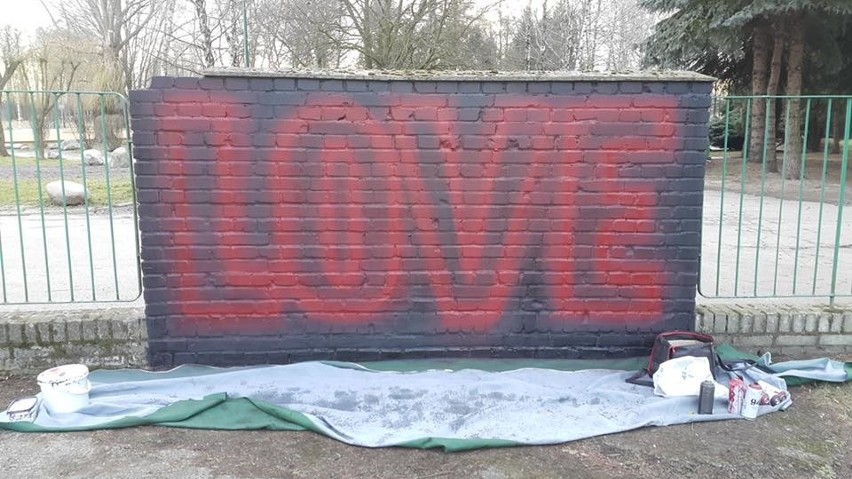 Mural z napisem LOVE powstał na Lewitynie ZDJĘCIA