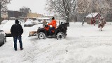W Stalowej Woli po obfitych opadach śniegu trwa związana z odśnieżaniem Akcja Zima