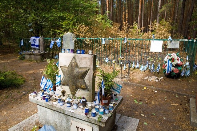 Las Łopuchowski w pobliżu Tykocina. To tutaj jest grób wymordowanych Żydów.