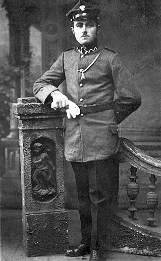 Na zdjęciu z 1919 roku dziadek w mundurze hallerczyka