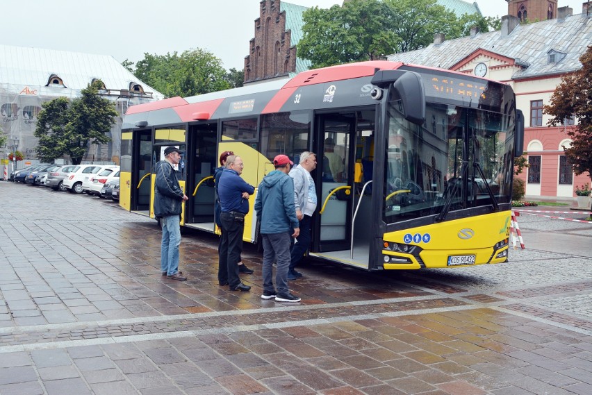 Pasażerowie olkuskiej komunikacji testowali nowy autobus [ZDJĘCIA]