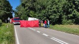 Pietkowo. Wypadek na DW 681 na trasie Łapy - Ciechanowiec. Zderzenie opla z busem. Na miejscu lądował śmigłowiec LPR [ZDJĘCIA]