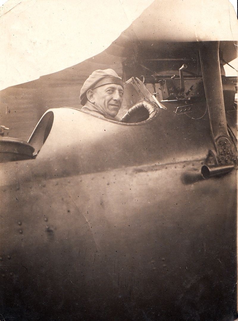 Na zdjęciu (rok 1932) Władysław Szulczewski, instruktor...