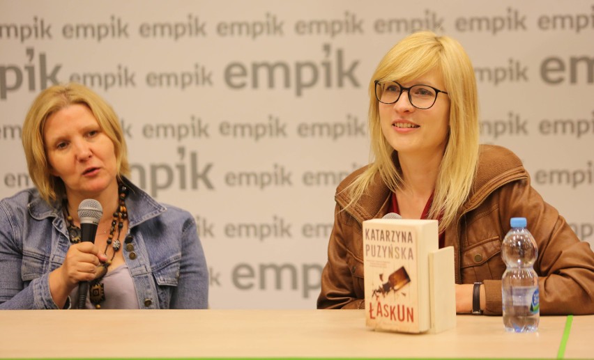 Katarzyna Puzyńska podczas promowania książki „Łaskun"