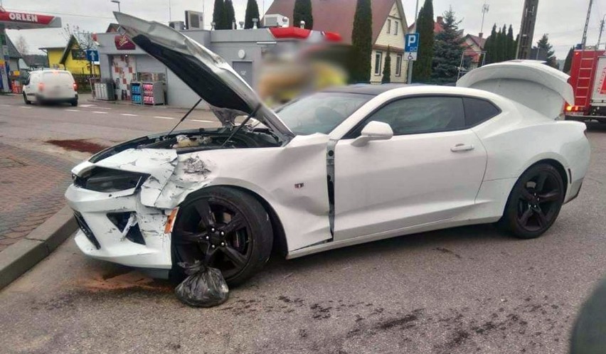 Kierowca chevroleta camaro wyjechał z drogi podporządkowanej...