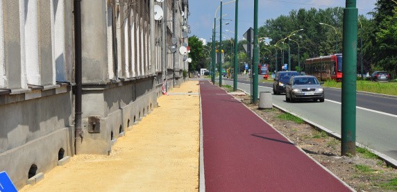 Nowa ścieżka rowerowa powstaje między innymi przy ulicy 3 Maja