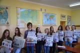 Nauczyciel ze Słupska zebrał gazety z prawie stu państw i planuje wystawę