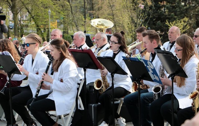 Zagrała m.in. Grudziądzka Orkiestra Dęta. W Parku Miejskim podczas koncertu odbywał się piknik patriotyczny dla rodzin.