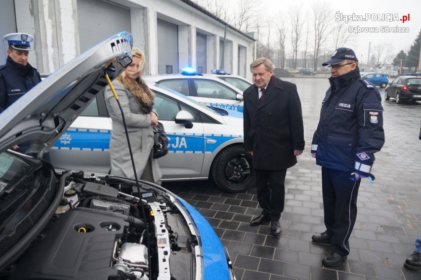 Policjanci z Dąbrowy Górniczej otrzymali nowe radiowozy