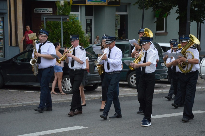 Kadrówka wkroczyła do Miechowa. Statuetka dla ZS nr 2