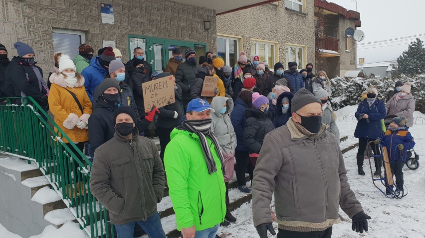 Mieszkańcy Suchej protestują przeciwko planowanej reformie...