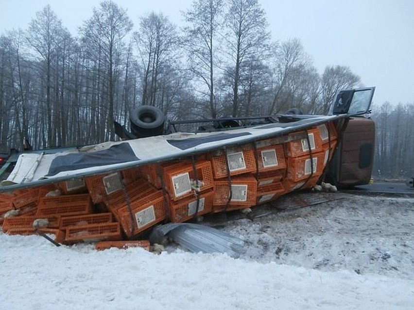 Na łuku drogi krajowej nr 65 w pobliżu miejscowości Żodzie...